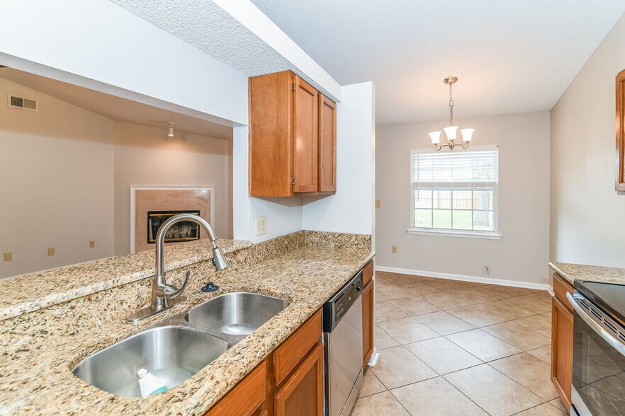 Building Photo - 12251 Rochford Ln