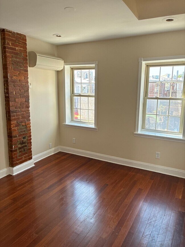 Building Photo - 513 Callender St