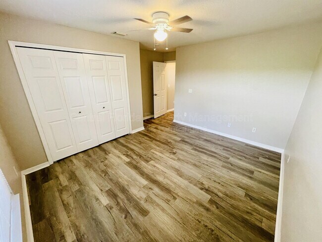 Building Photo - 1514 Sunset Village Blvd