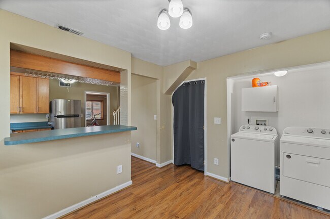 Building Photo - 209 W Bayview Blvd