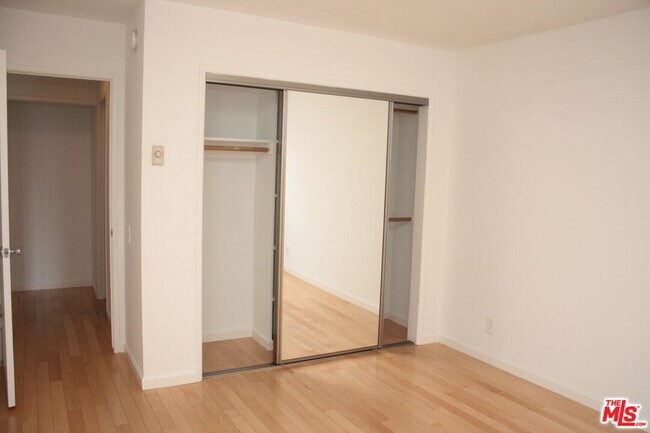 Building Photo - 1033 3rd St