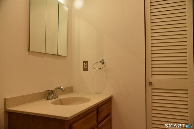 Building Photo - 32 Haviland St