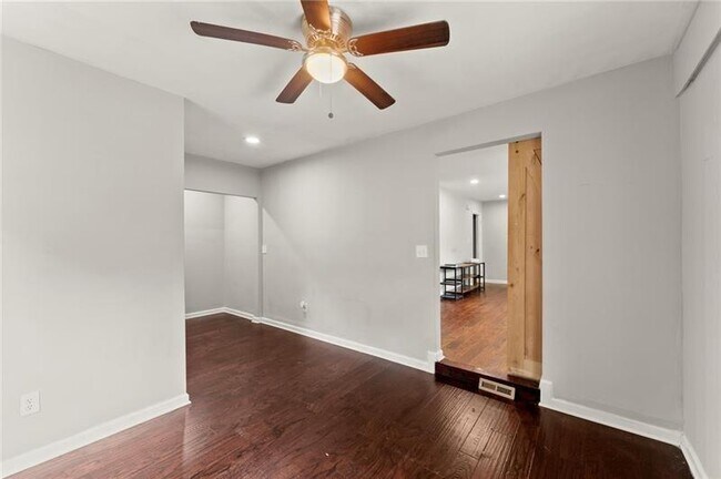 Building Photo - 2756 Gresham Rd S E