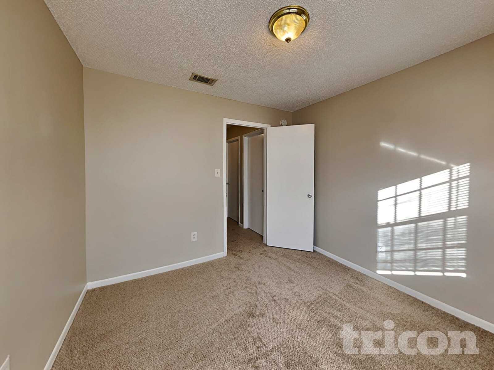 Building Photo - 1604 Palm Leaf Dr