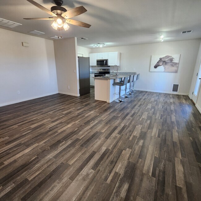 Building Photo - 70 W Cottonwood Ln