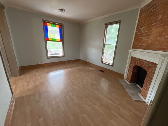 Building Photo - Large House Midtown