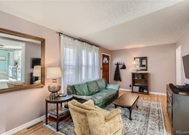 Building Photo - Great Location!  Updated Bungalow 2 bed, 1 bath with a bright open floorplan- fences yard- $500 o...