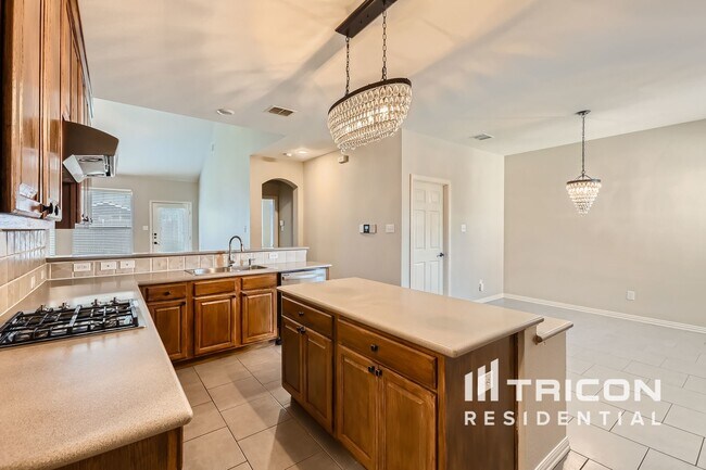 Building Photo - 2817 Deerhurst Dr