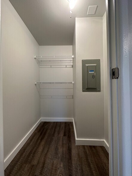 Building Photo - 32 Lancaster Est