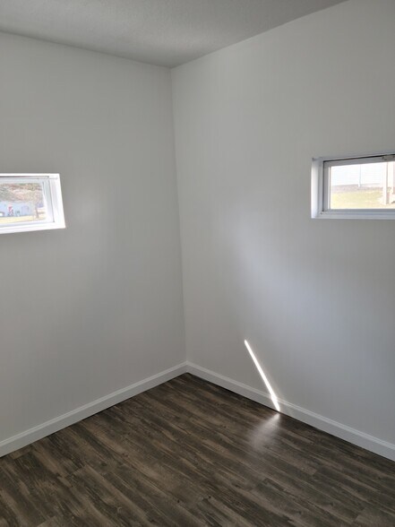 Rear Bedroom - 836 Oak Hill Rd