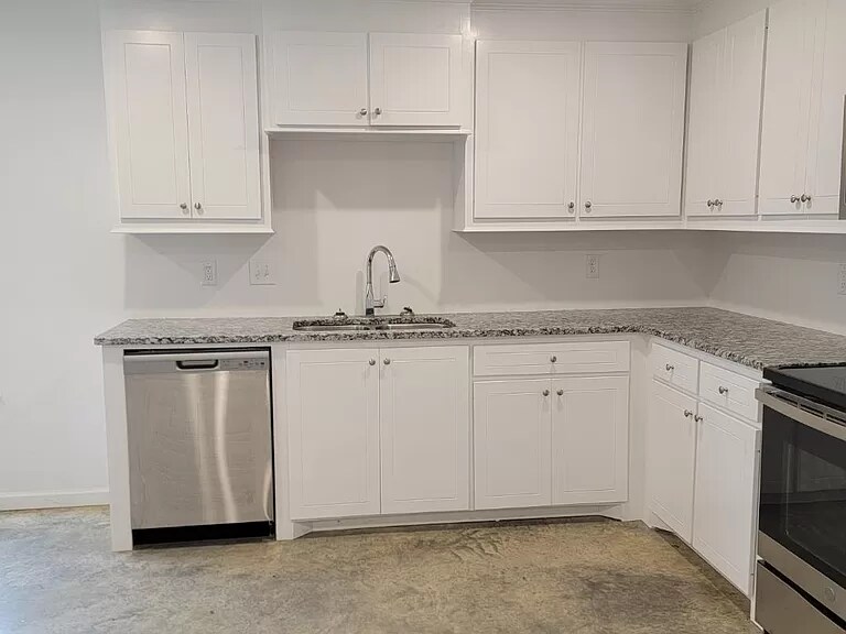 Building Photo - 244 Skylane Dr