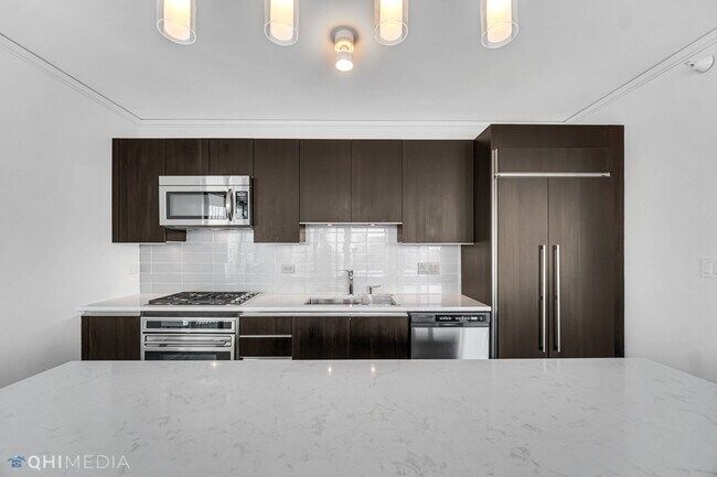 Building Photo - 225 N Columbus Dr