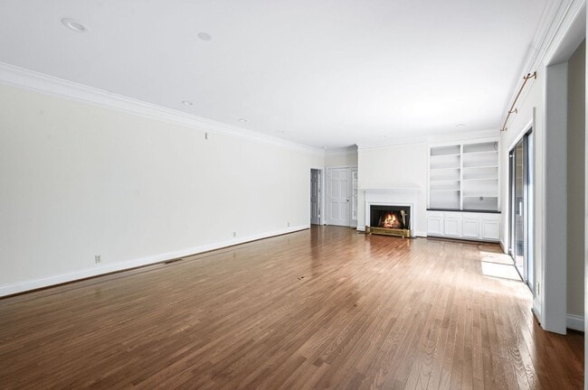Building Photo - Awesome 3BE/2BA home in the heart of Green...