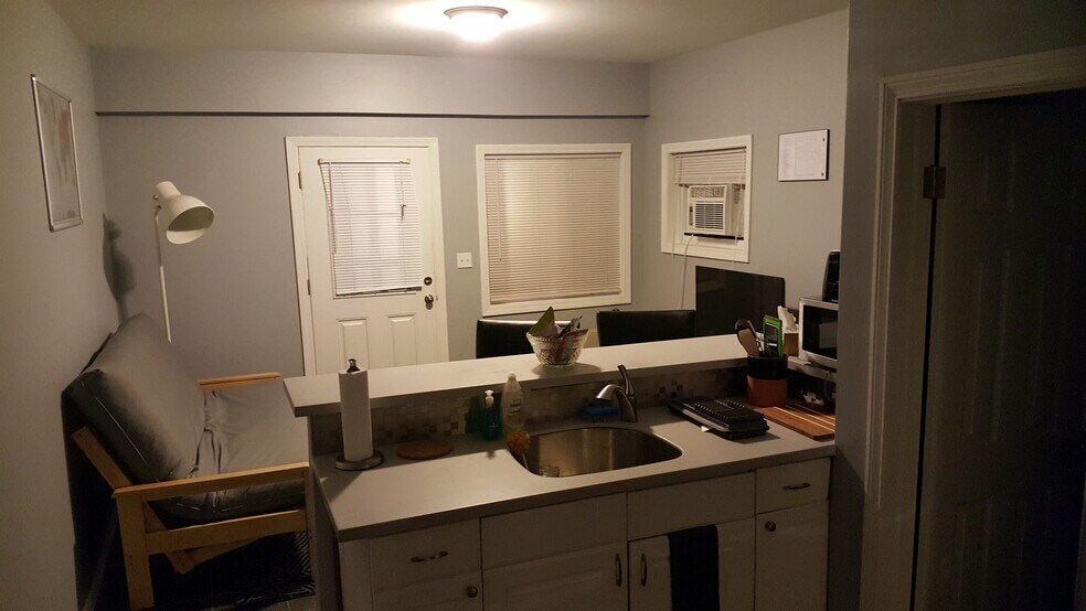 Building Photo - 372 Broadway