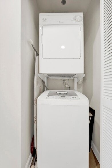 Building Photo - 1250 S Michigan Ave