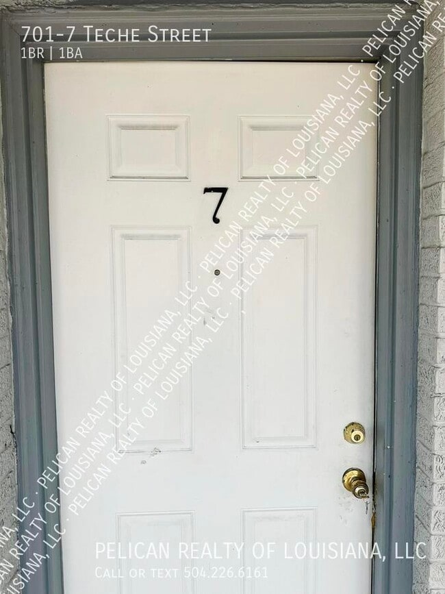 Primary Photo - 701 Teche St