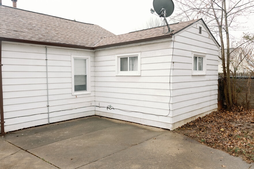 Building Photo - 12302 Milligan Ave