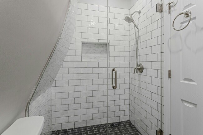 Building Photo - 11 Edgemont Rd