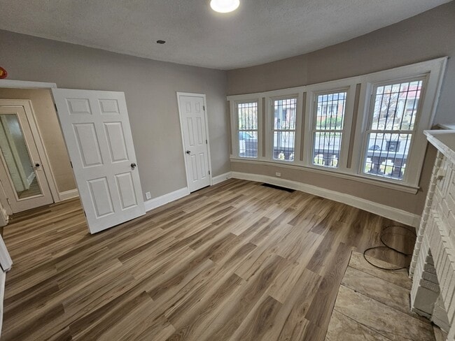 Building Photo - 942 Eddy Rd