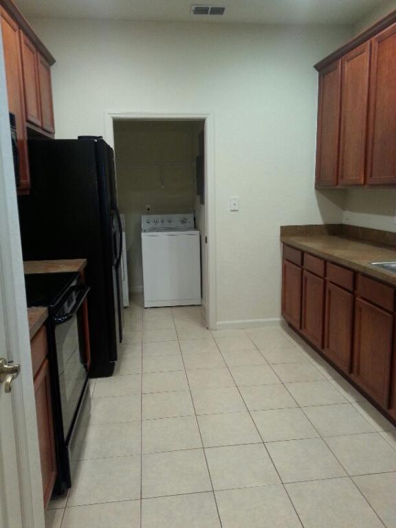 Building Photo - 3000 Laurel Park Ln