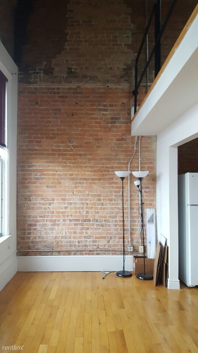 Building Photo - 1 br, 1 bath  - 206 W Michigan Ave