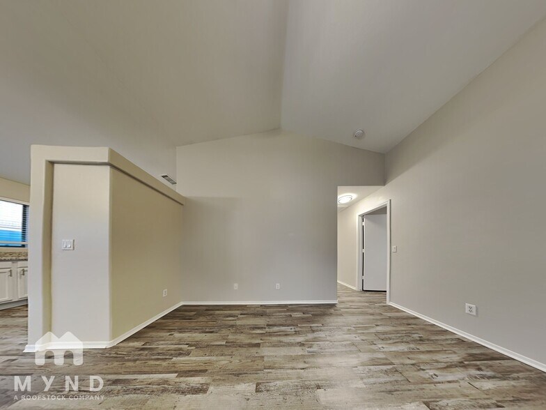 Building Photo - 10740 W Mountain View Dr