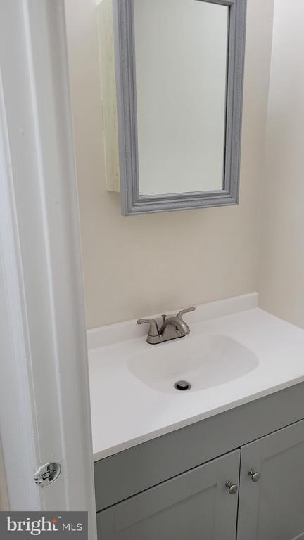 Building Photo - 2055 Pilgrim Dr