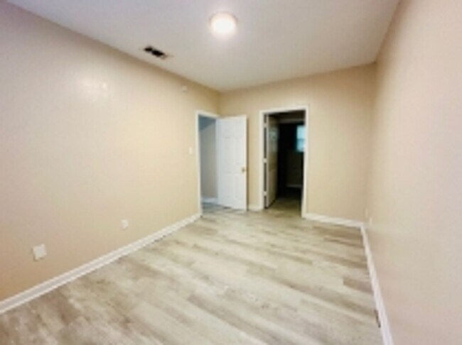 Building Photo - House for Rent