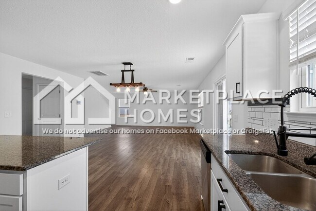 Building Photo - 1067 Evan Ct