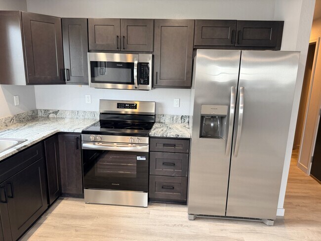 Building Photo - Division St