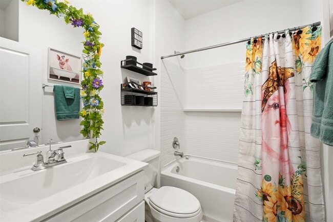 Building Photo - 8218 Wave Arbor Dr