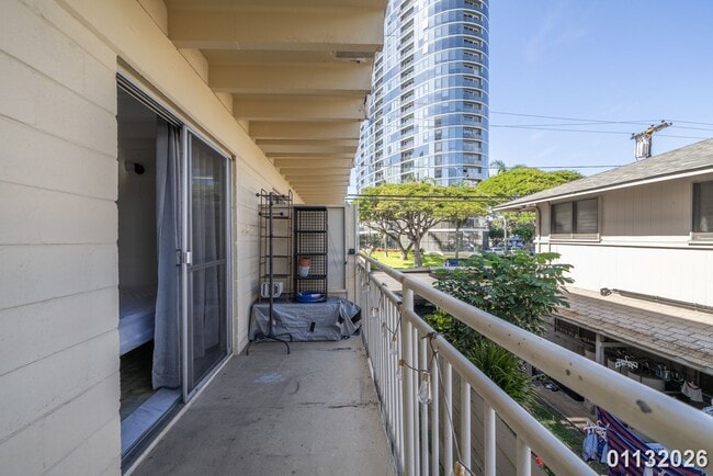 Building Photo - Furnished Alamoana-Kakaako 2nd Floor Unit (Piikoi St)