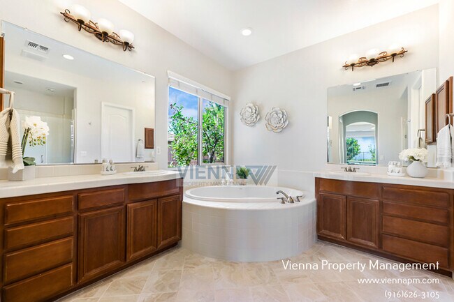 Building Photo - Beautiful 4 Bedroom Home in Catta Verdera