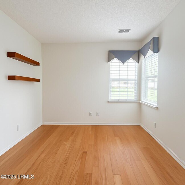 Building Photo - 1 Pomegranate Ln