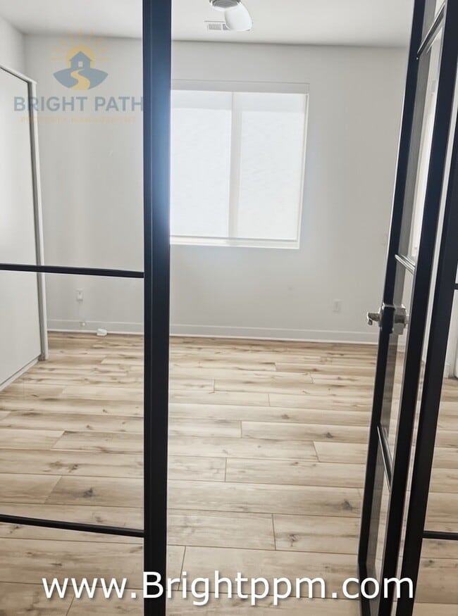 Building Photo - 1539 Newland Dr