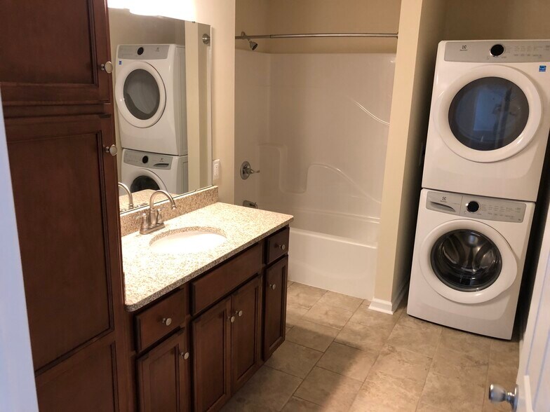 BATHROOM & WASHER & DRYER - 6301 W Kilgore Ave