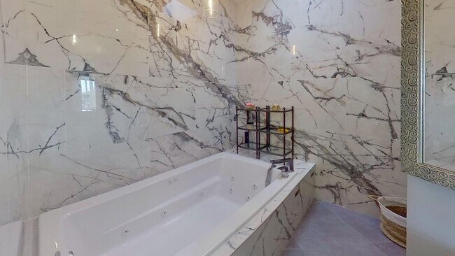 Building Photo - Waterfront Lido Island with Pool