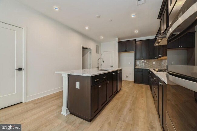Building Photo - 2107 Donatello Dr