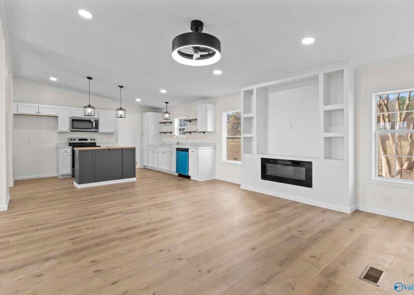 Building Photo - 1051 Steger Rd