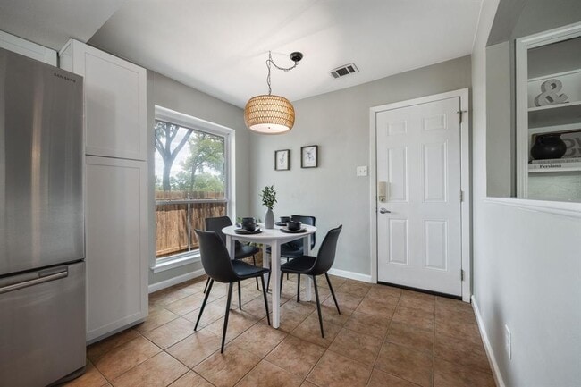 Building Photo - 1406 Radam Cir