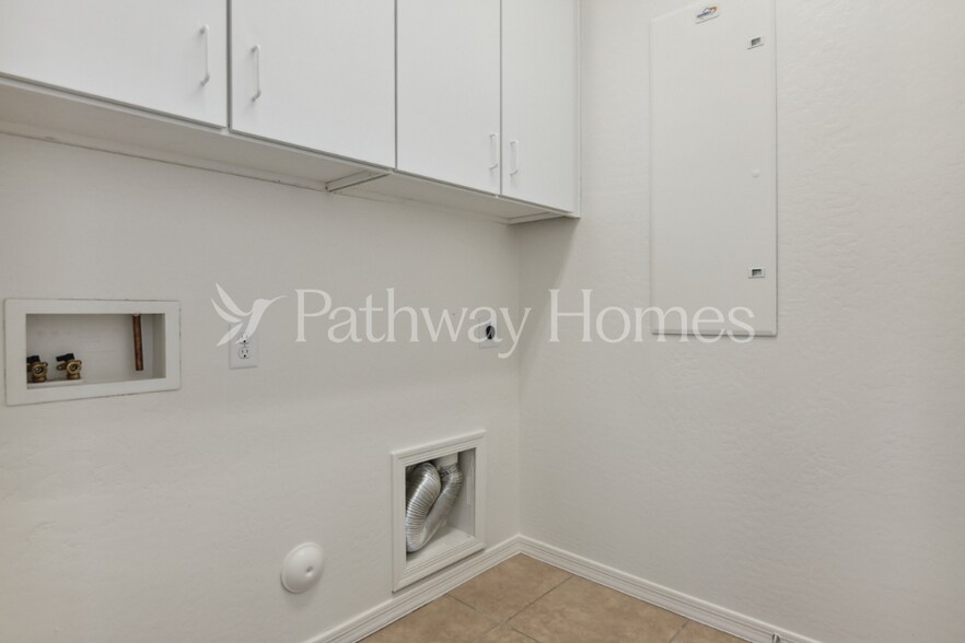 Building Photo - 20996 W White Rock Rd