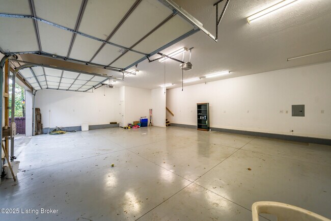 Building Photo - 12307 Ridgeview Dr