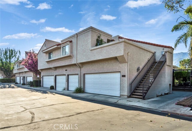 Building Photo - 9764 Huntington Dr
