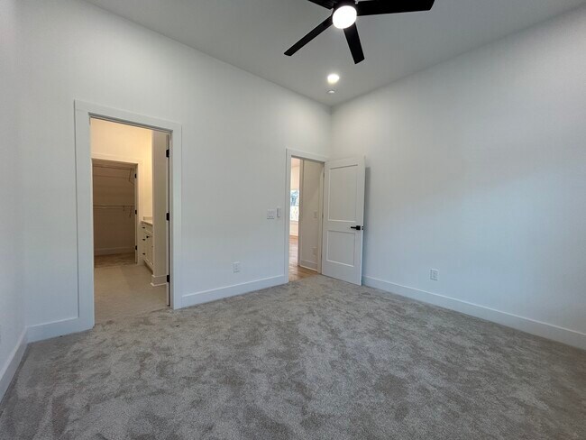 Building Photo - 73 Whitefoord Ave SE