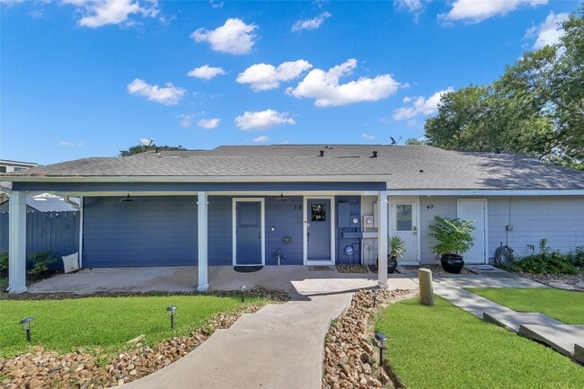 Building Photo - 39 Lakeview Village