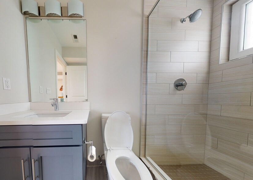 Building Photo - 168 Hampshire St