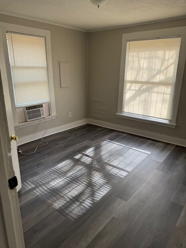 Building Photo - Great Property in quite Neighborhood