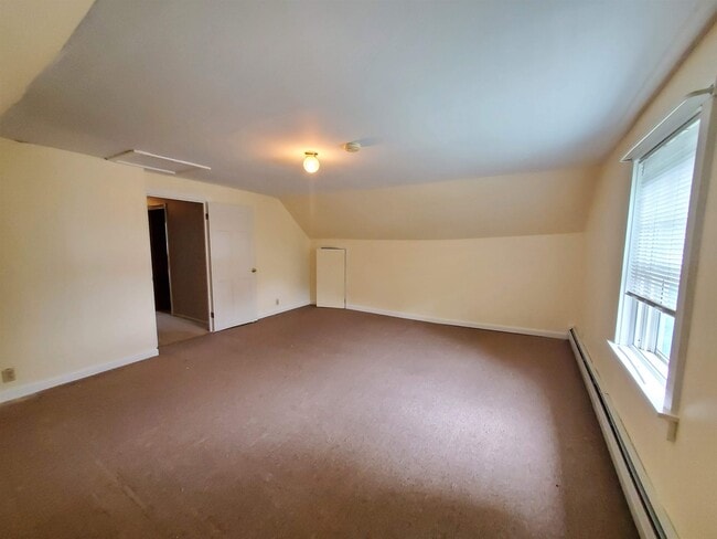 Building Photo - 526 Canaan St