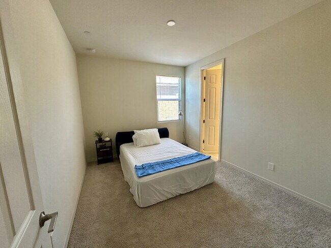 Building Photo - 13726 W Whisper Rock Trail