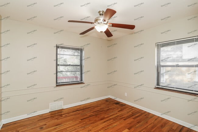 Building Photo - 3254 Hanna Ave